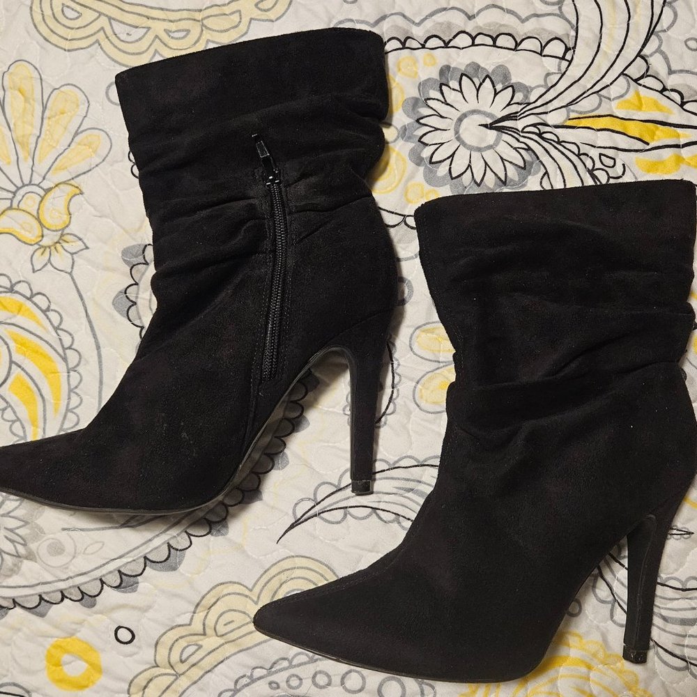 Black Boots w/ Heels - Size 7.5